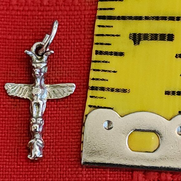 Vintage Sterling Silver - VANCOUVER BC Eagle Totem Pole Bracelet Charm Pendant - Picture 1 of 8
